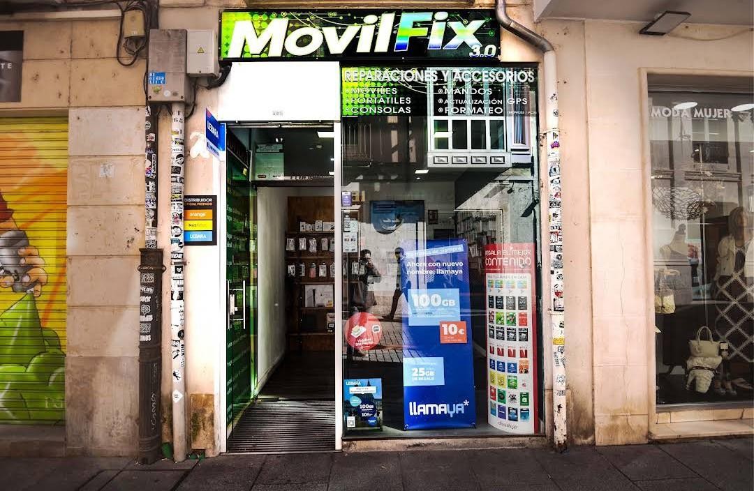 Escaparate de MóvilFix 3.0 de día en Calle San Juan 4, Burgos